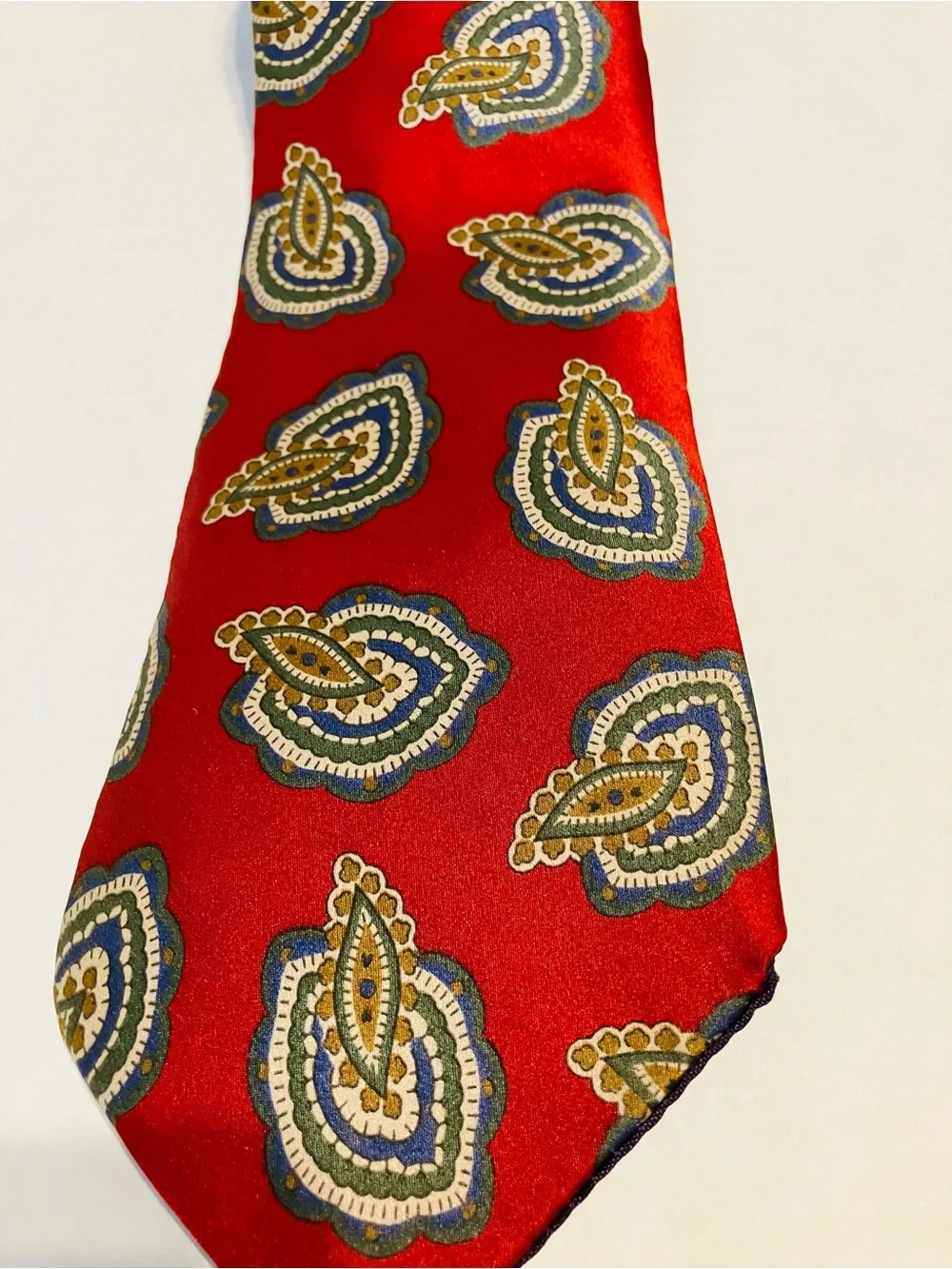 London Fog Red Tie Necktie with paisley Print made in the USA All Italian Silk